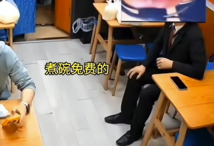 图片[3]-上海西装男白嫖爱心面馆：人性最大的恶_是消耗别人的善
